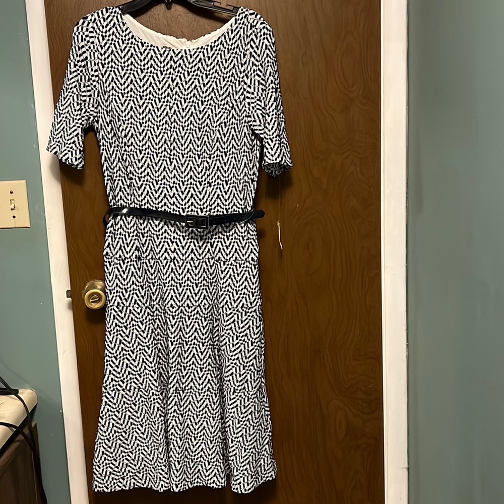 Never worn, Anne Klein navy blue and white short sleeved lined dress size 10